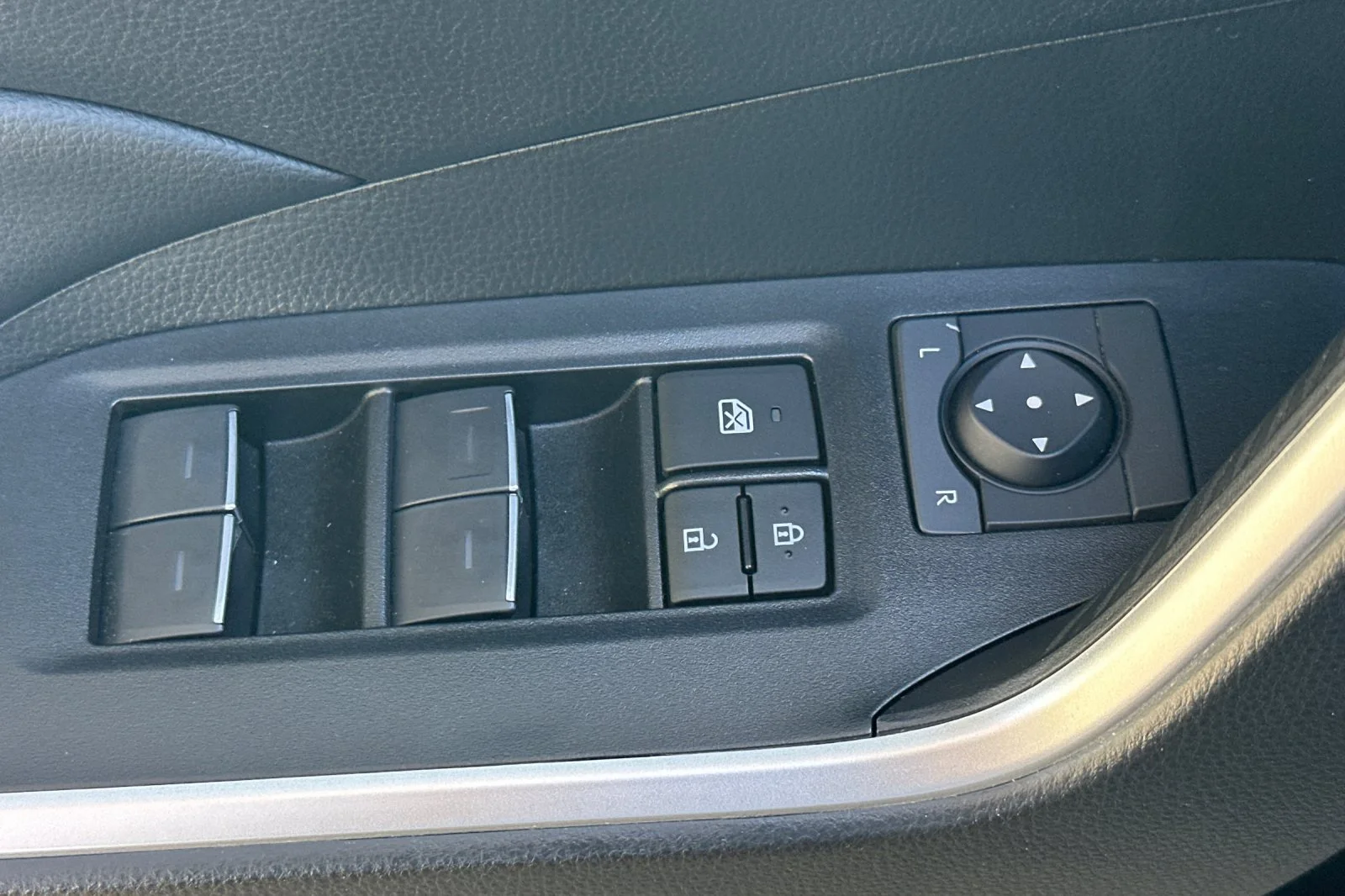 2023 Toyota RAV4 XLE - Photo 20