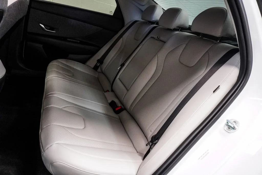 Used 2025 White Hyundai Limited image 9