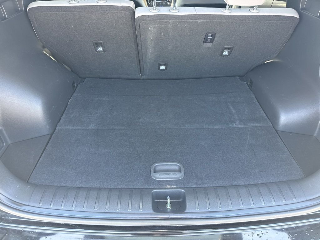 Used 2021 Black Hyundai SE image 10