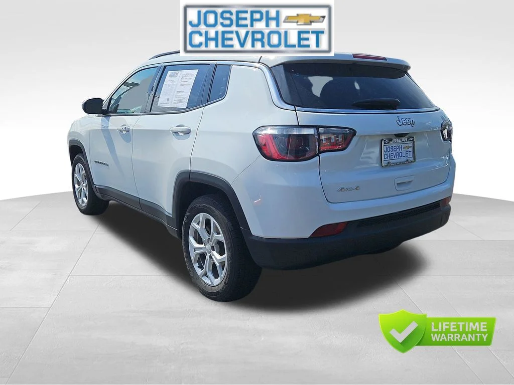 Used 2024 White Jeep Latitude image 3