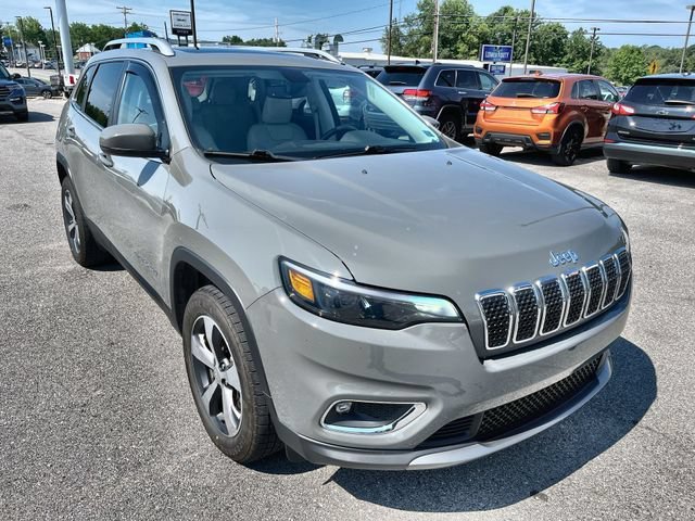 Used 2019  Jeep Limited image 10