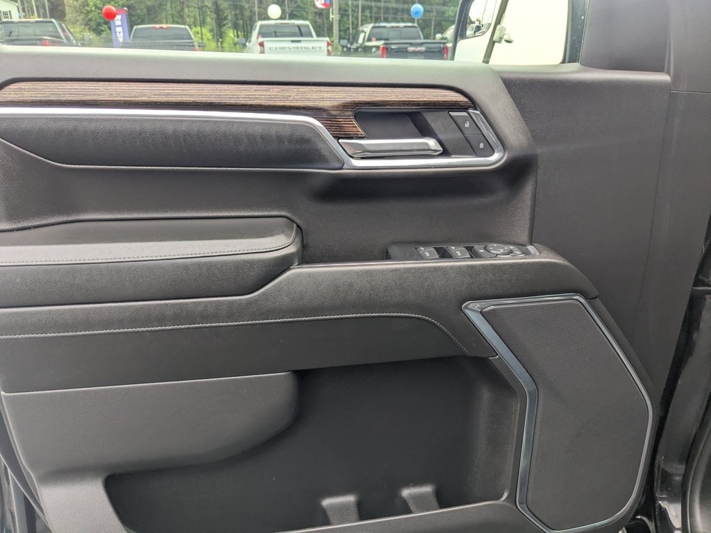 Used 2024 Onyx Black GMC Elevation image 11