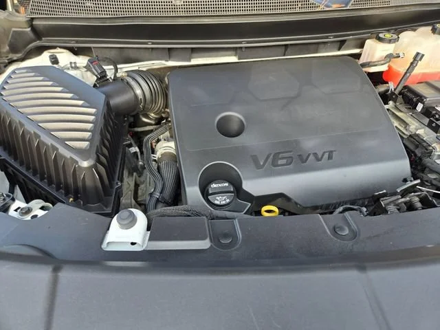 Used 2023 SUMMIT WHITE Chevrolet LT Cloth image 22