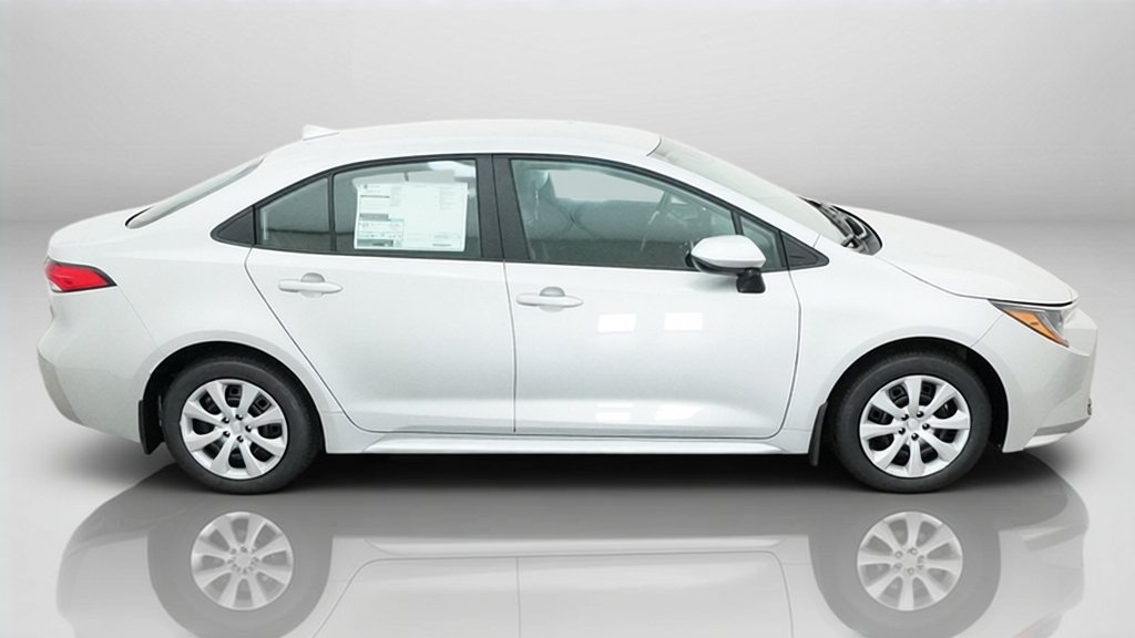 New 2027 Classic Silver Metallic Toyota LE image 37