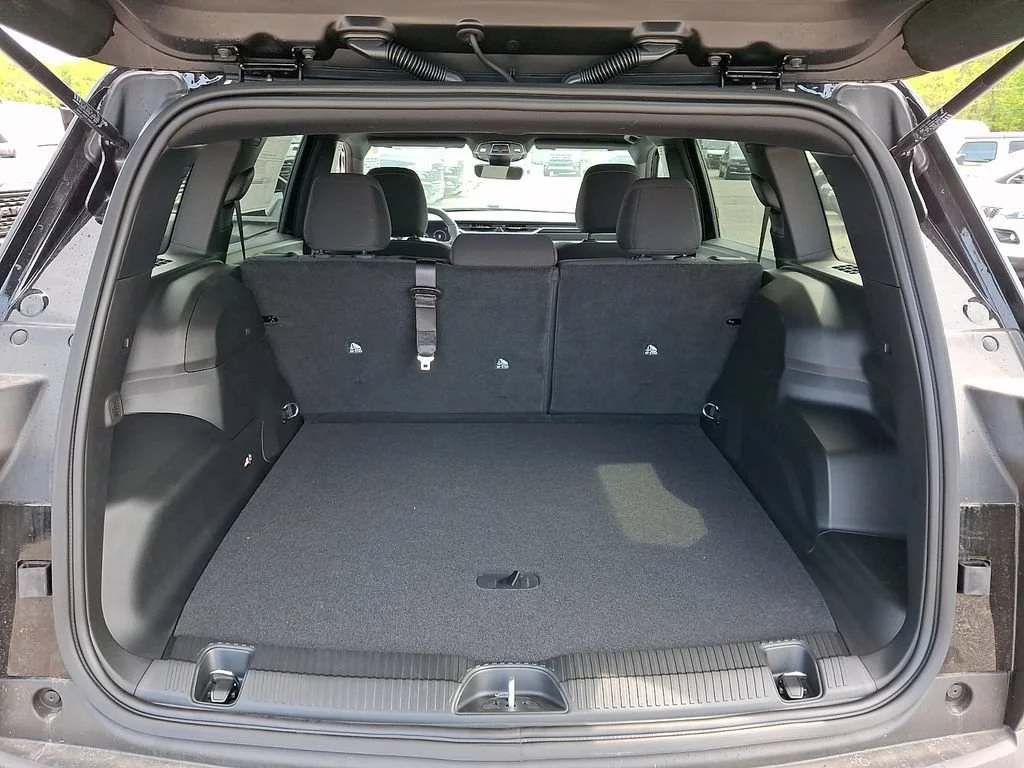 New 2026 Diamond Black Crystal Pearlcoat Jeep Laredo image 21