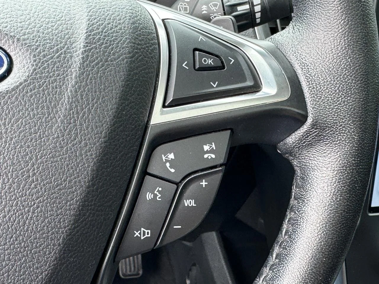 Used 2022 Iconic Silver Ford Titanium image 22