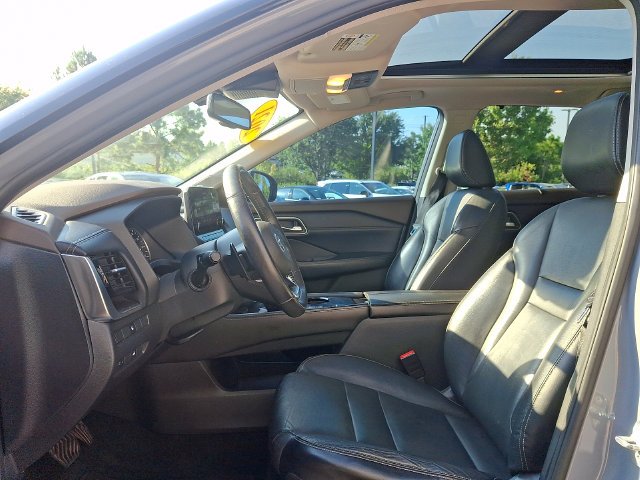Used 2021 Gray Nissan SL image 16