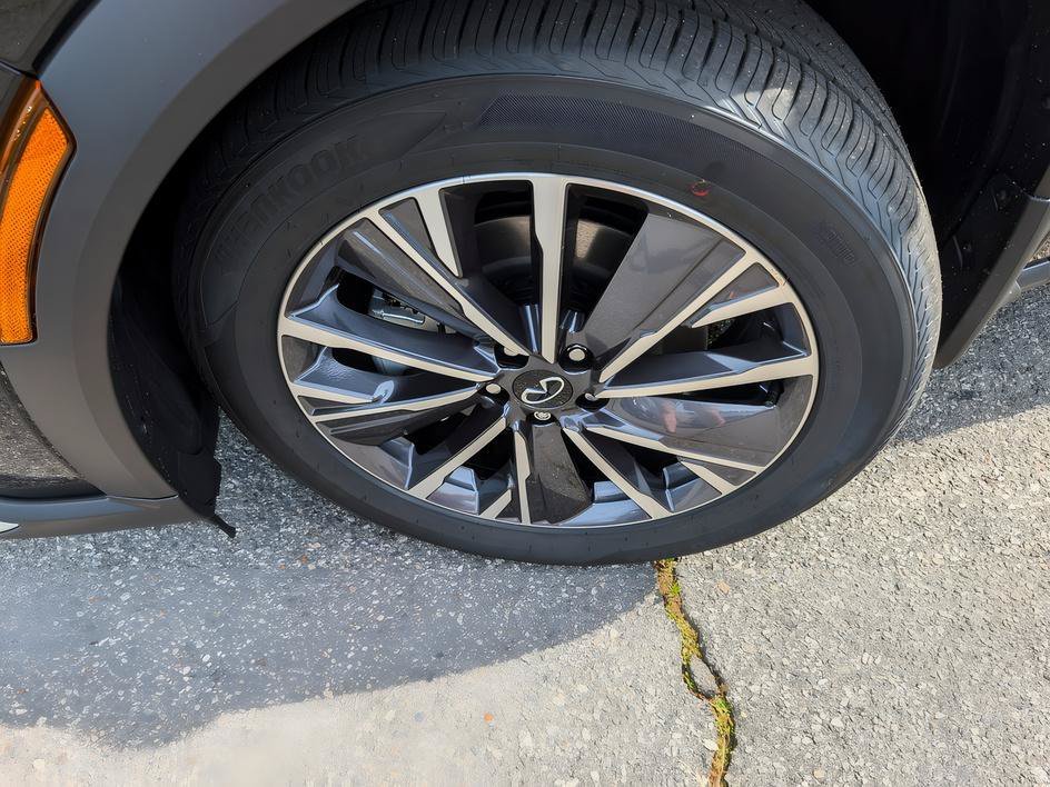 Certified Used 2026 Mineral Black INFINITI LUXE image 8