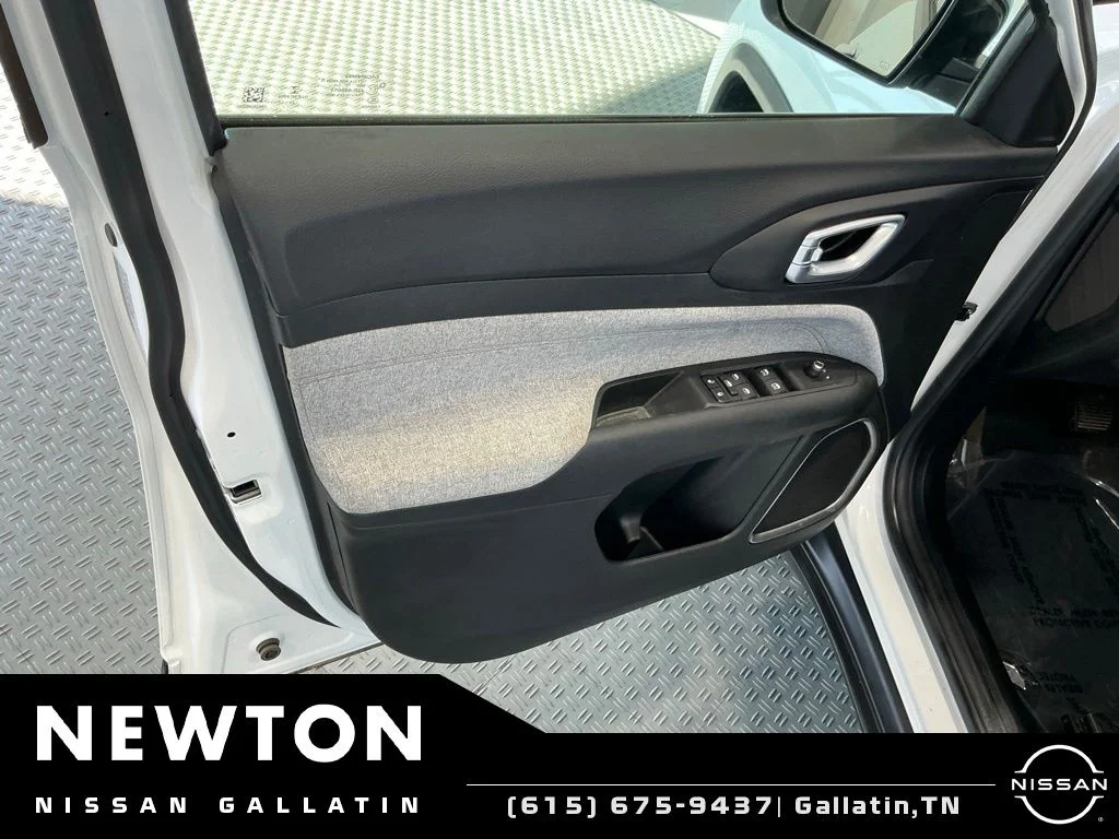 Used 2022 Bright White Clearcoat Jeep Latitude Lux image 38