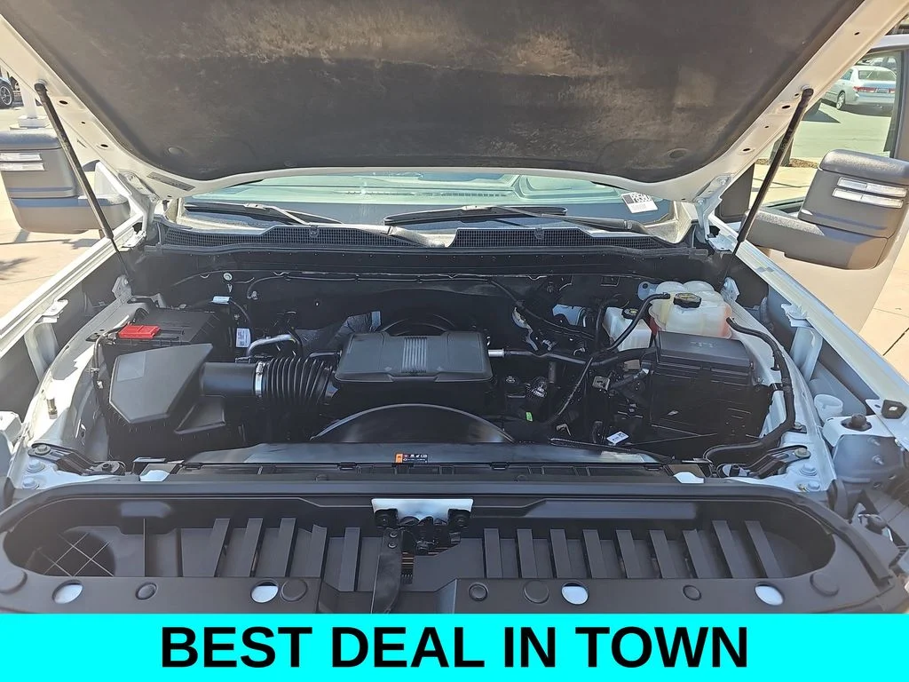 Used 2025 White Chevrolet LT image 32
