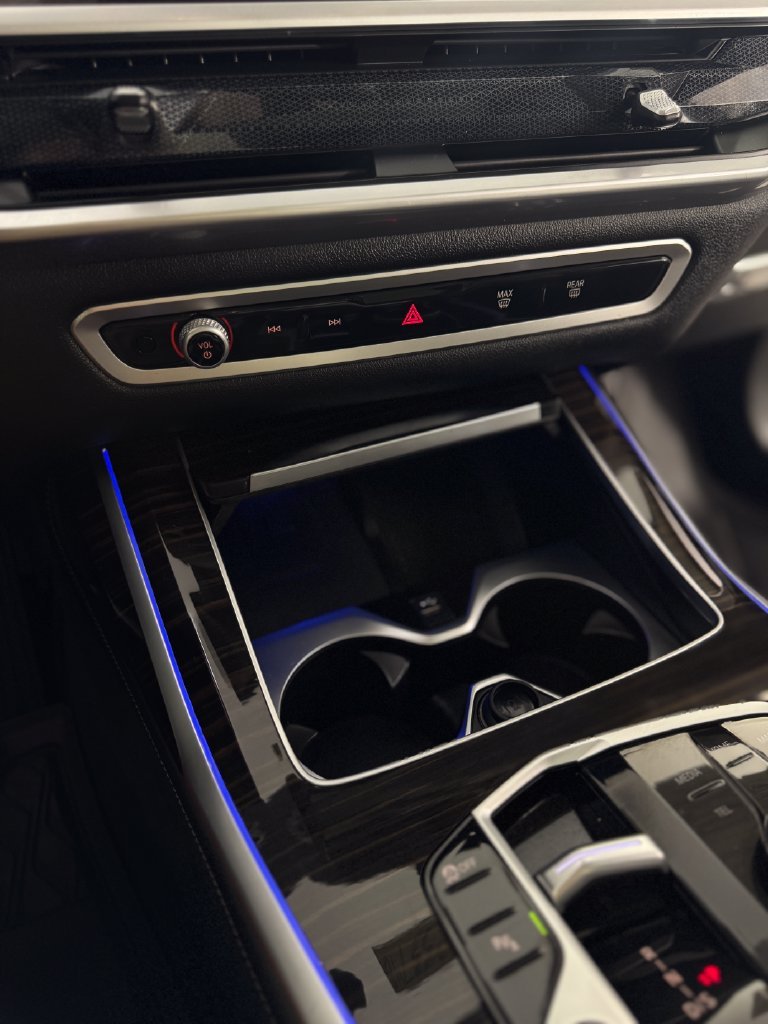 Used 2023 White Metallic BMW xDrive40i image 18