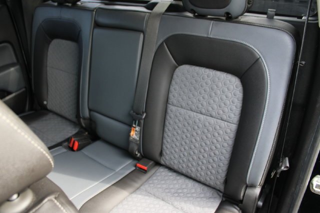 Used 2018 BLACK Chevrolet 4WD Z71 image 21