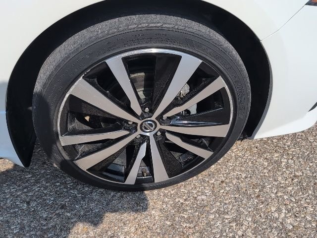 Used 2020 White Nissan 2.5 SR image 22