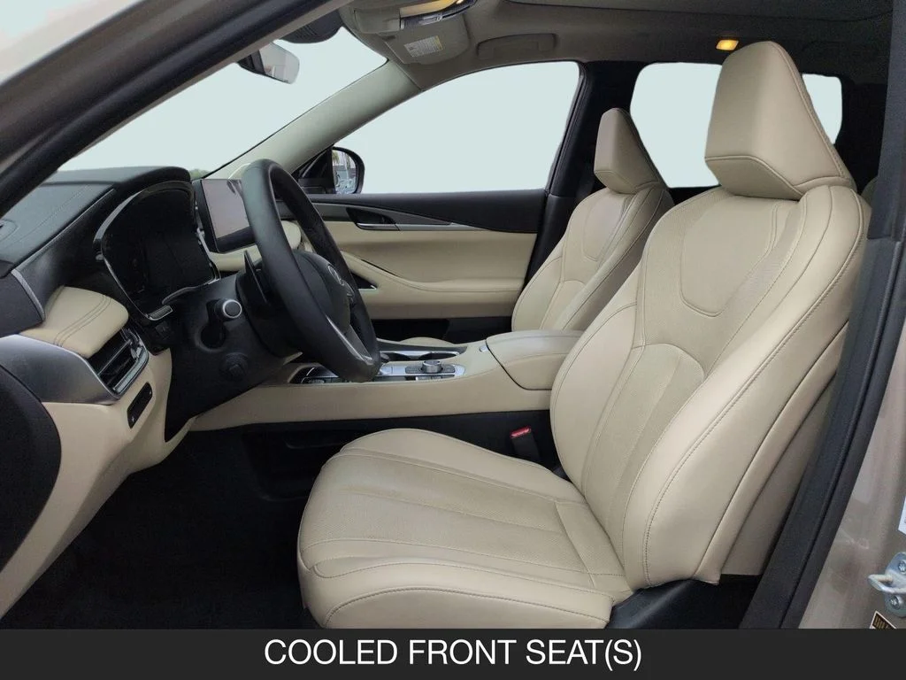 Used 2025 Silver INFINITI LUXE image 14