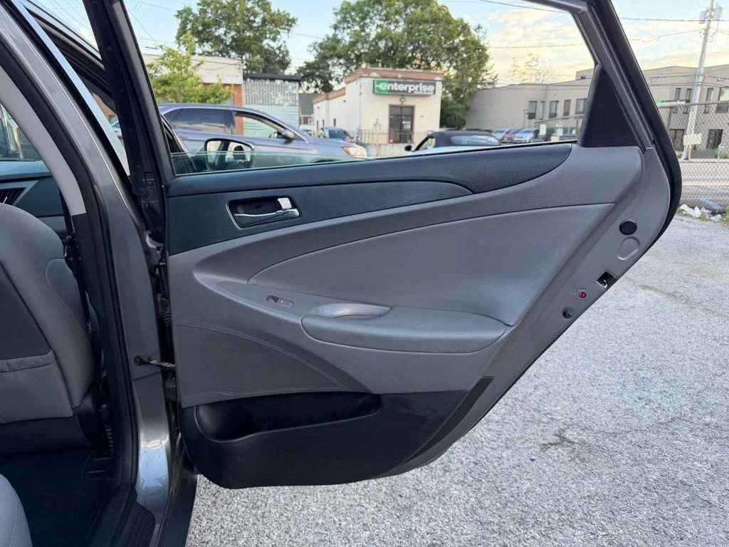 Used 2013 Gray Hyundai GLS image 14