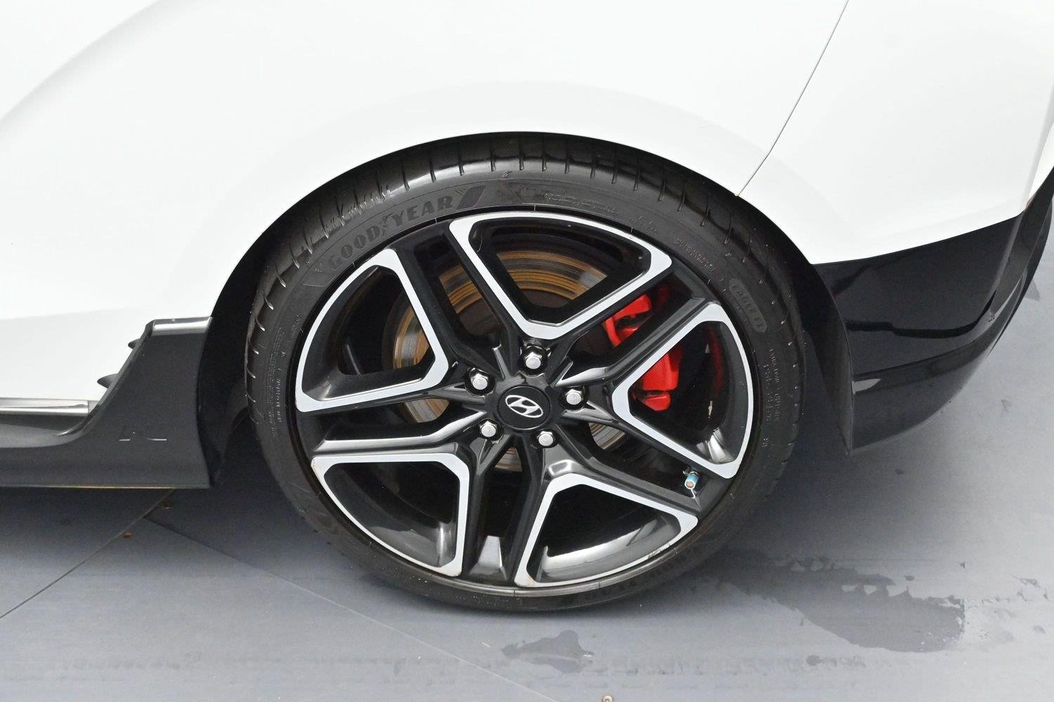 Used 2022 Lunar White Hyundai Base image 28