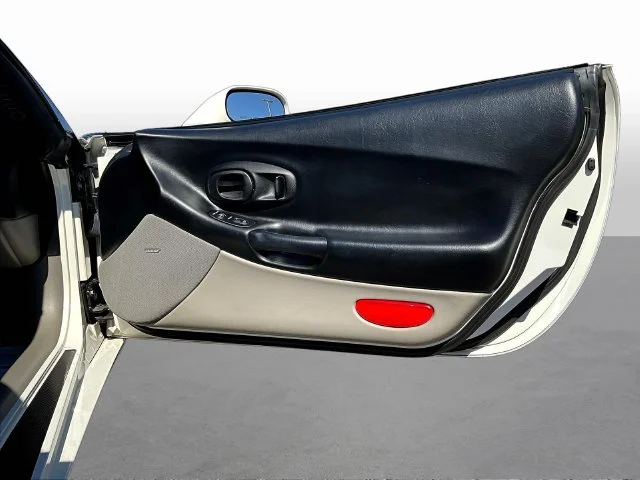 Used 2002 White Chevrolet Base image 21