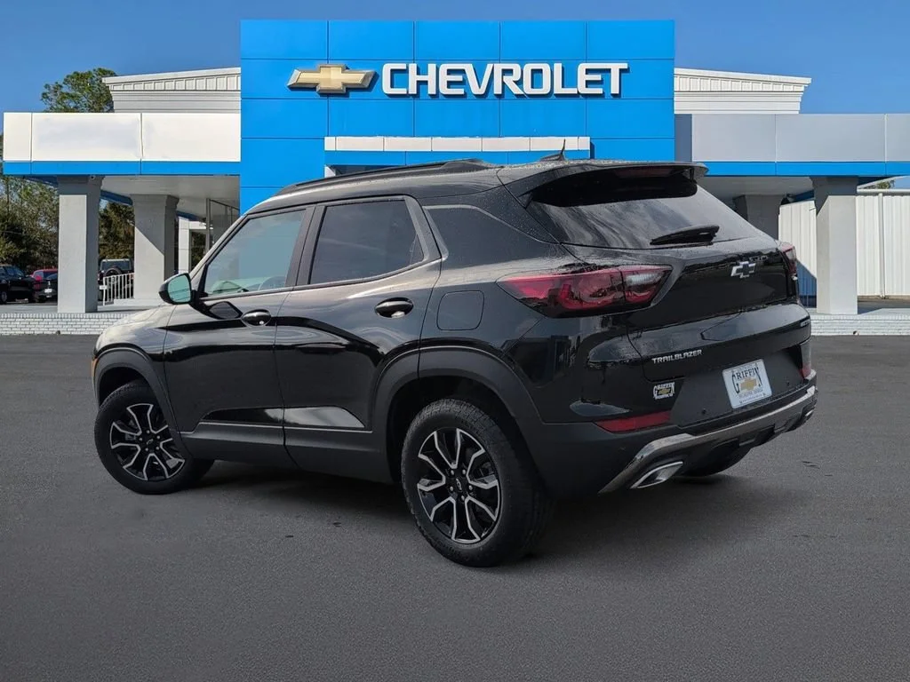 New 2026 Mosaic Black Metallic Chevrolet ACTIV image 6