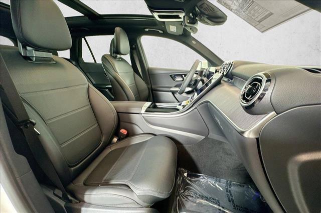 New 2026 Polar White Mercedes-Benz GLC 300 image 56