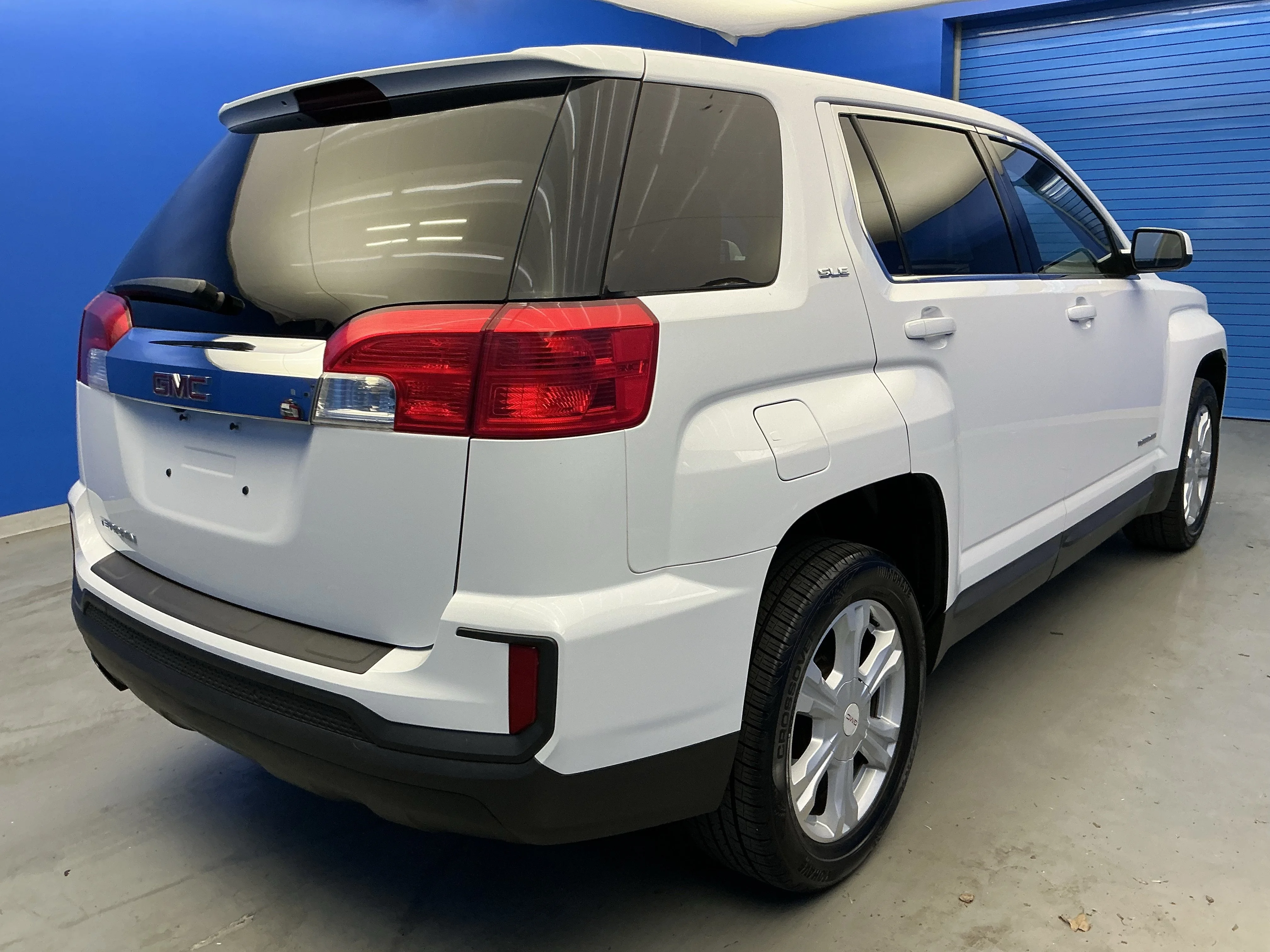 Used 2017 Summit White GMC SLE image 7