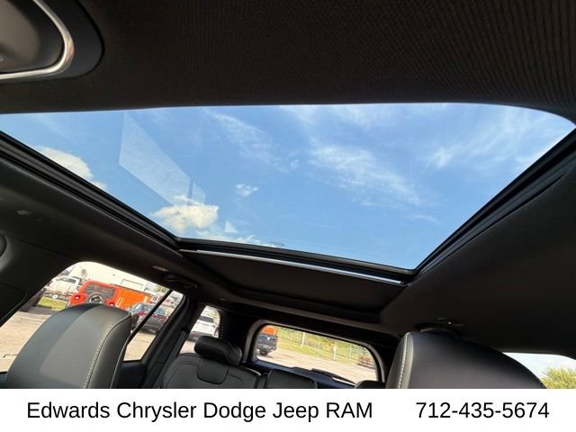 New 2027 Fathom Blue Pearlcoat Jeep Limited image 21