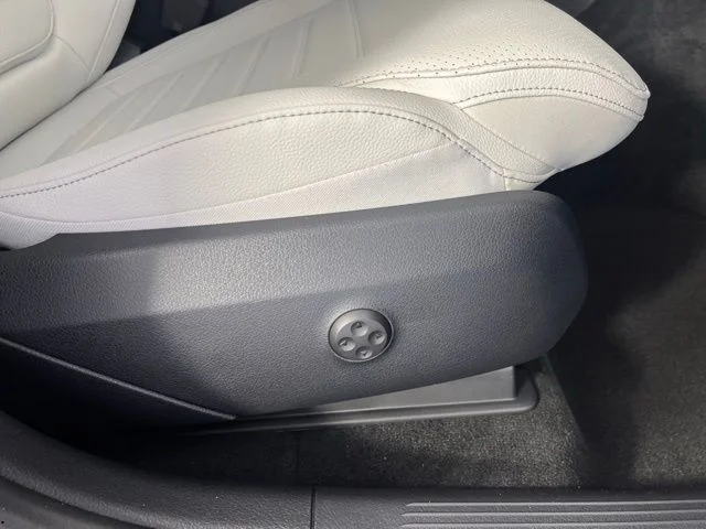 New 2026 Graphite Grey Metallic Mercedes-Benz GLC 300 image 46