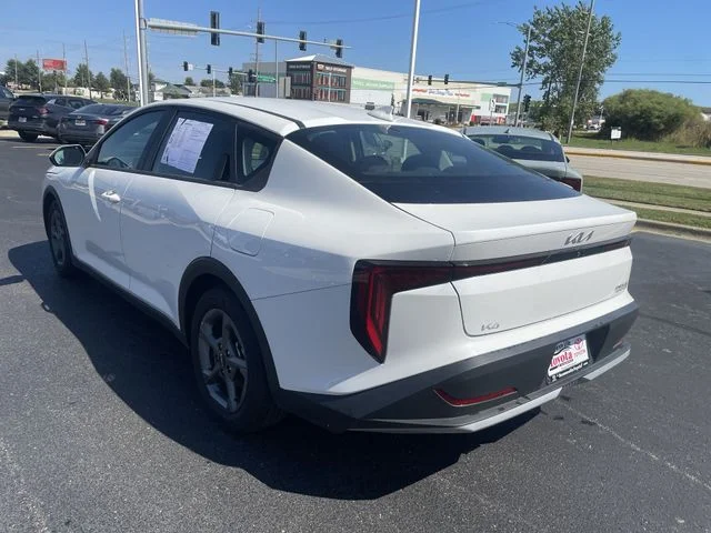 2025 Kia K4 LXS - Photo 31