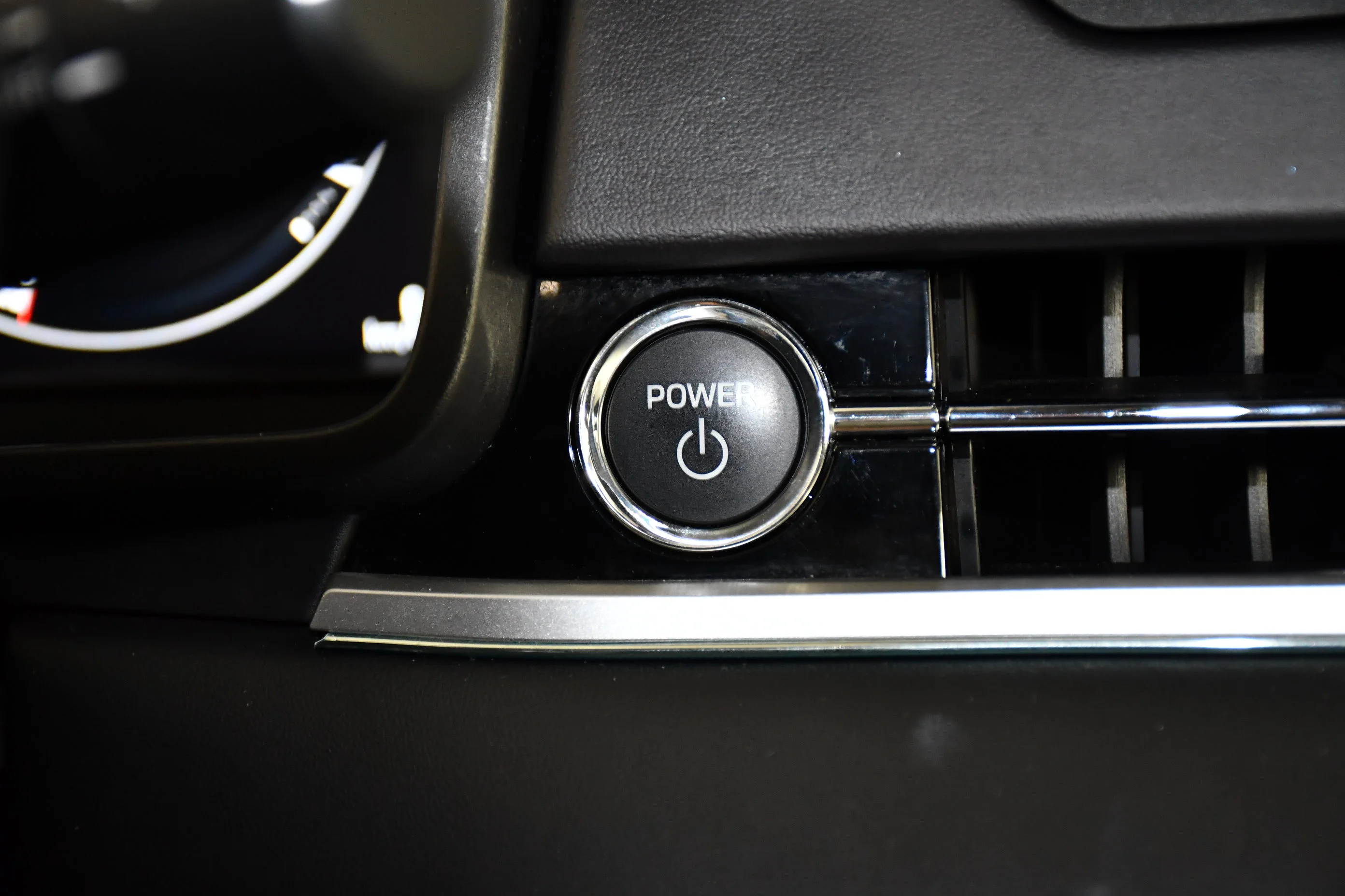 Certified Used 2025 Labrador Black Pearl Mitsubishi ES image 24