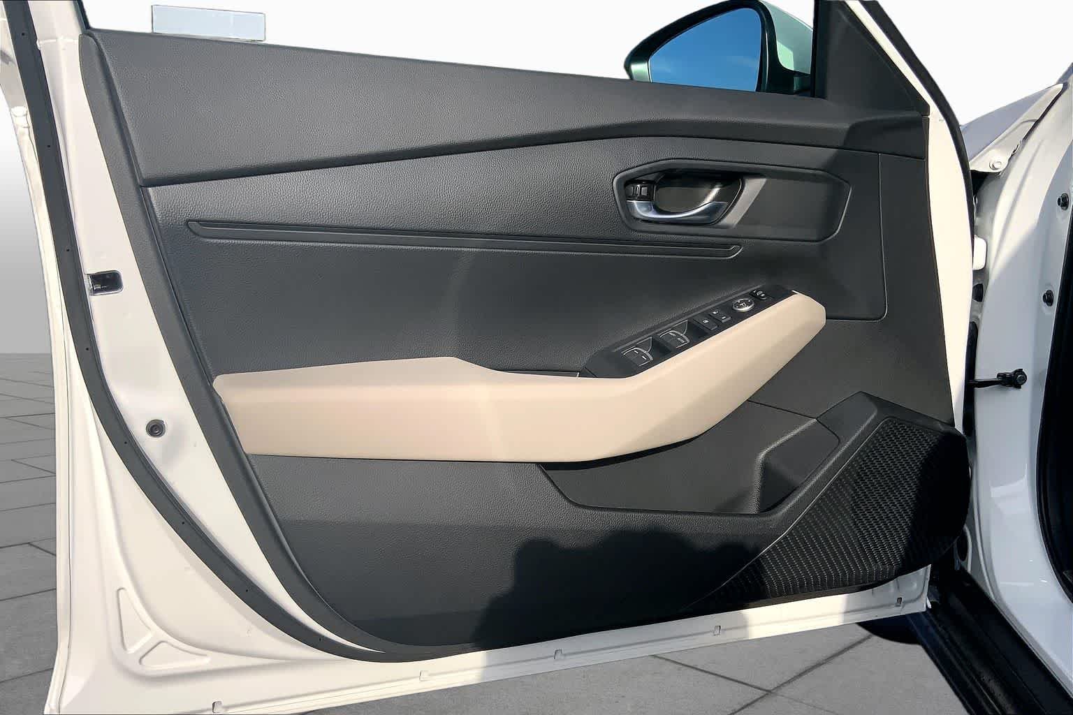 New 2026 Platinum White Pearl Honda LX image 10