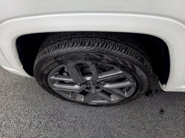 Used 2024 White Jeep Limited image 9