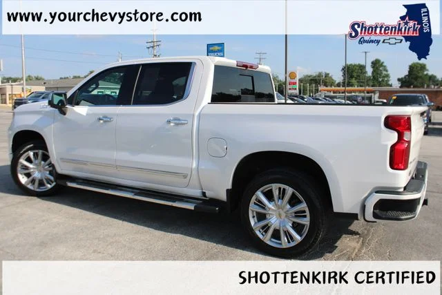Used 2023 Beige Chevrolet High Country image 3