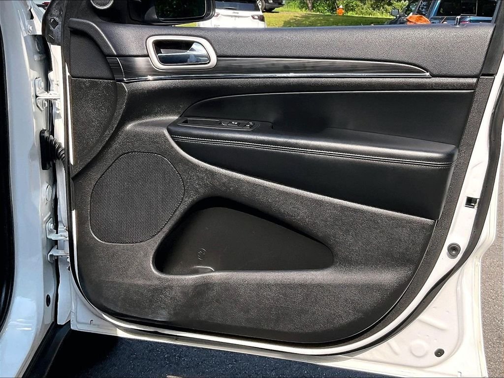 Used 2020 White Jeep Limited image 26