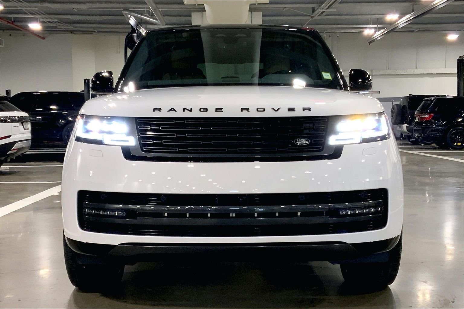 New 2026 Ostuni Pearl White LAND ROVER SE image 3