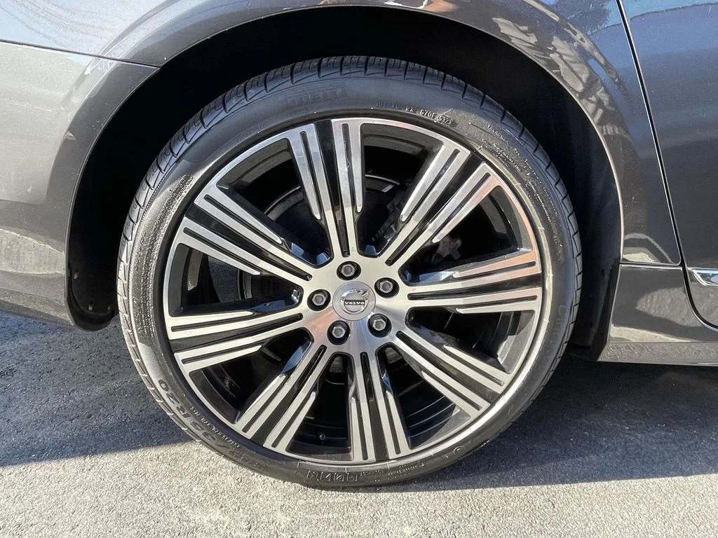 Used 2023 Platinum Grey Metallic Volvo Ultimate image 5