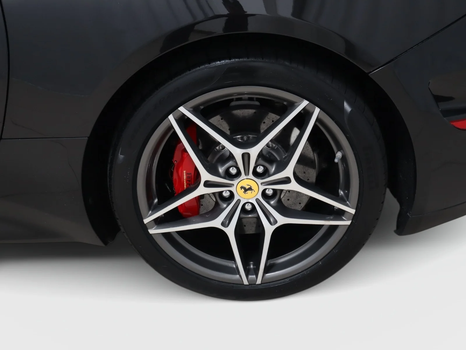 2016 Ferrari California T Base - Photo 18