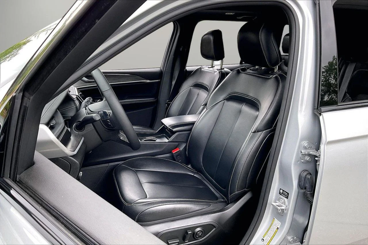 Used 2024 Silver Jeep 4xe image 23