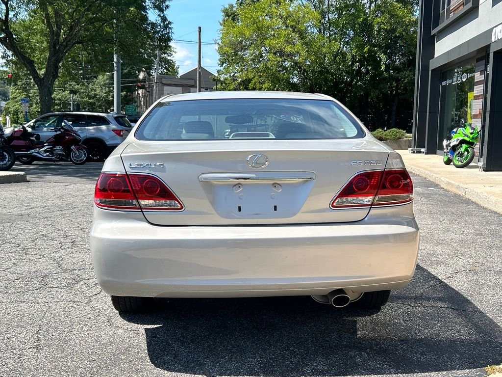 Used 2005  Lexus 330 image 3