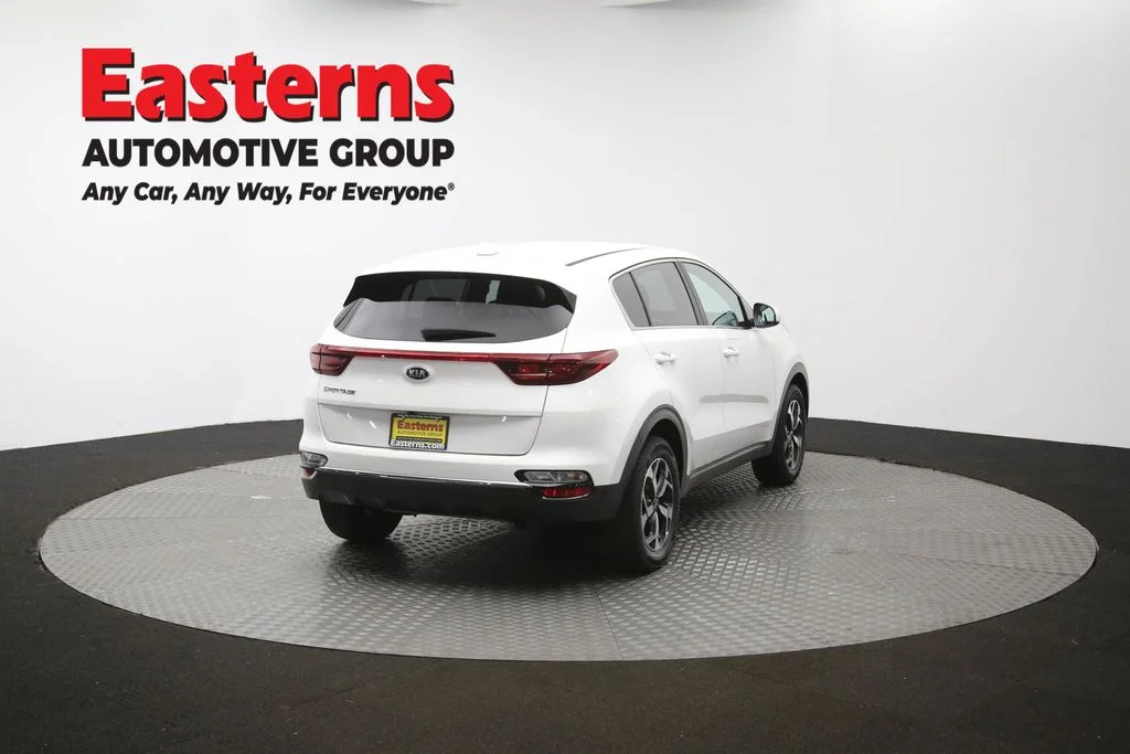 Used 2022 White Kia LX image 33