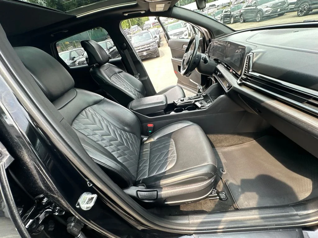 Used 2023 Black Kia X-Line image 33