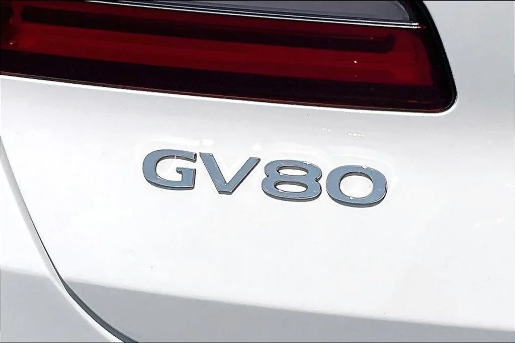 Used 2025 White Genesis 2.5T image 7