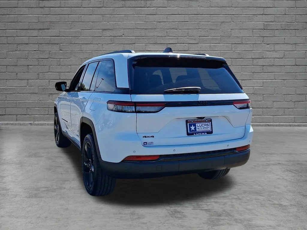 Used 2023 Bright White Clearcoat Jeep Altitude image 9