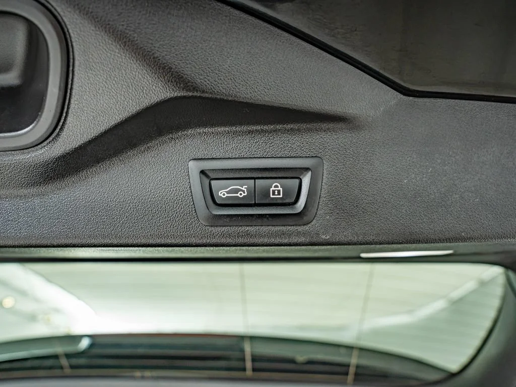 Used 2023 Black Sapphire Metallic BMW xDrive40i image 40