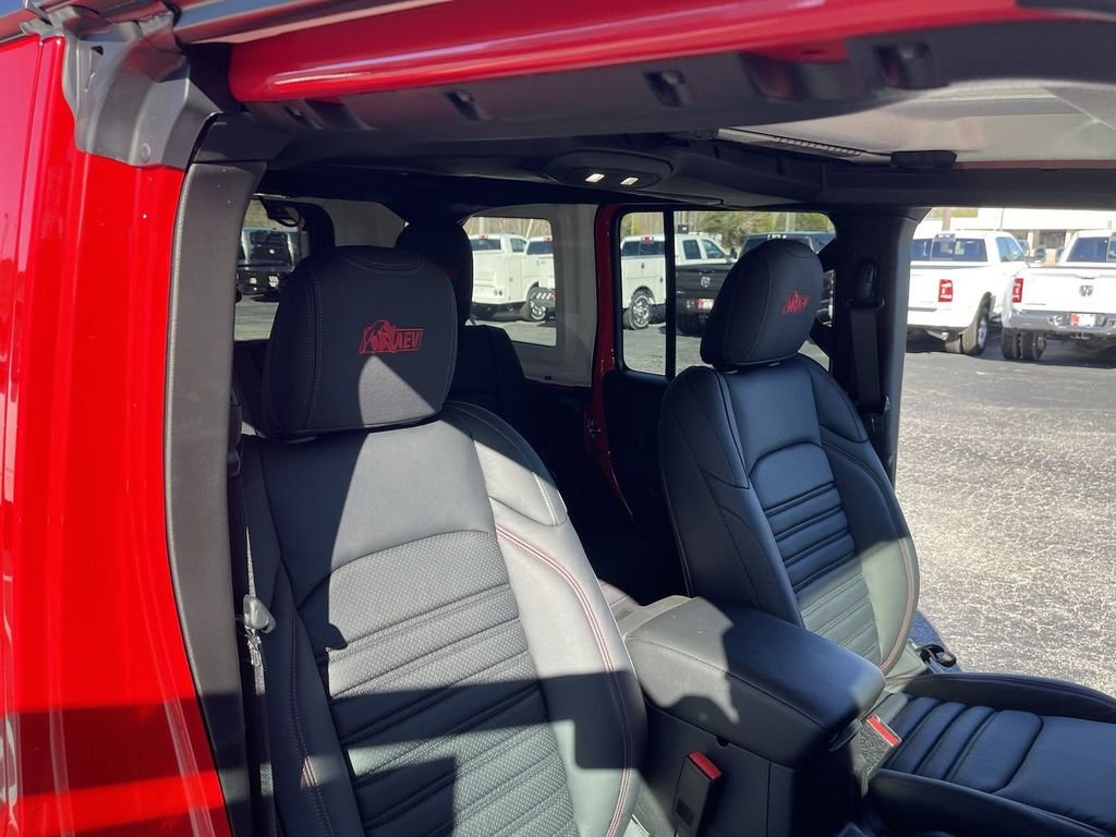 New 2024 Firecracker Red Clear-Coat Exterior Paint Jeep Rubicon image 25
