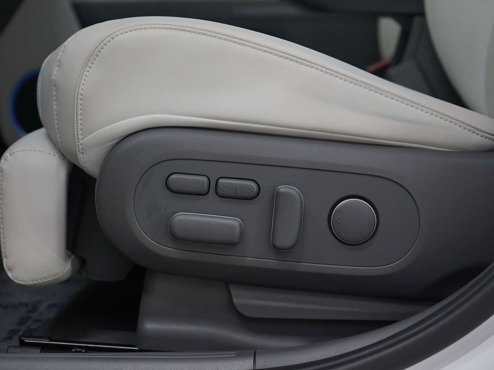 2024 Hyundai IONIQ 5 Limited - Photo 23