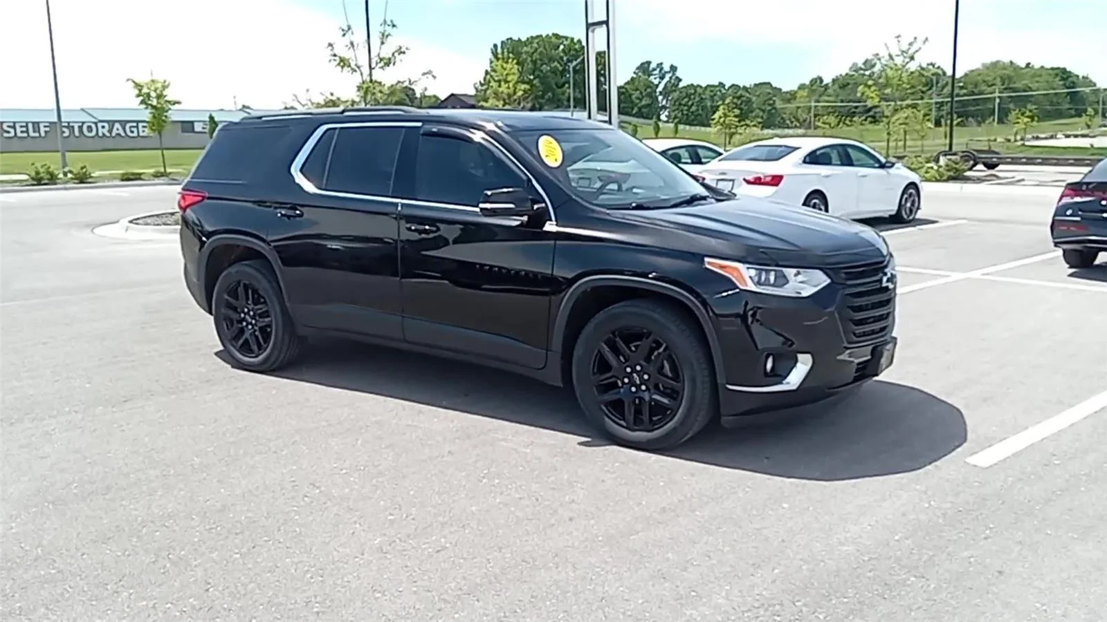 Used 2019 Chevrolet Traverse 1LT with VIN 1GNEVGKW1KJ155002 for sale in Kansas City