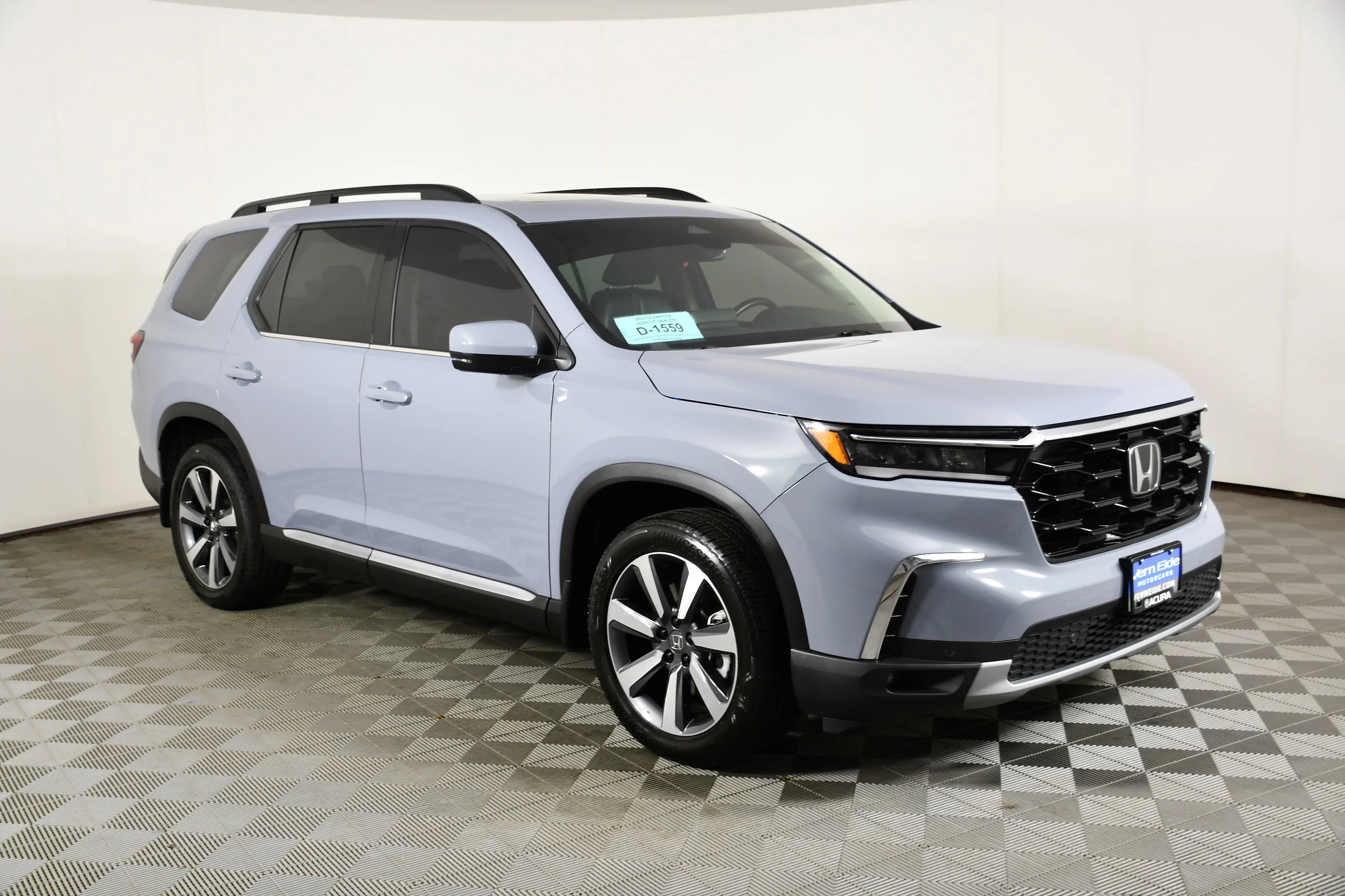 Used 2025 Gray Pearl Honda Touring image 4