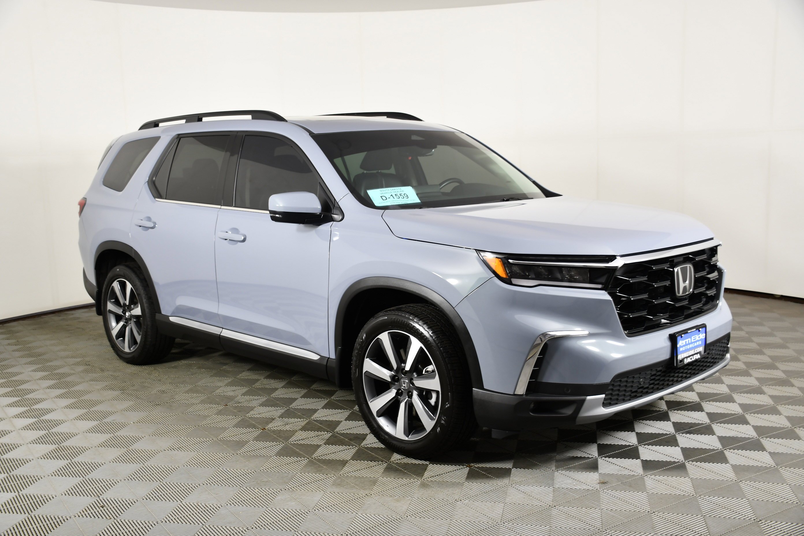 Used 2025 Gray Pearl Honda Touring image 4