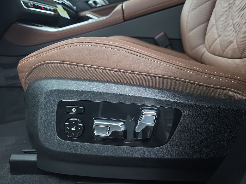 New 2026 Black Sapphire Metallic BMW xDrive40i image 28