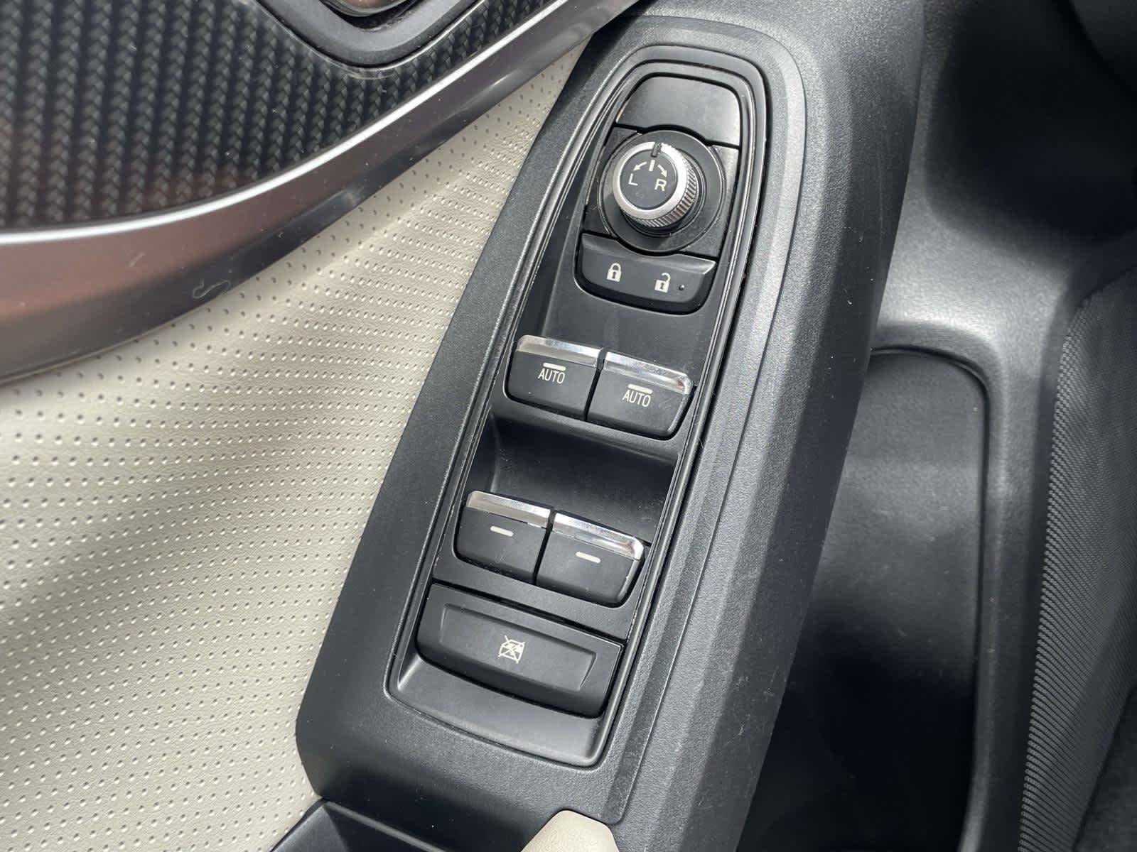 Used 2019  Subaru Limited image 34