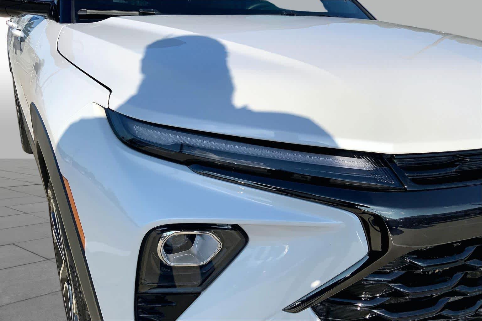 Used 2025 Iridescent Pearl Tricoat Chevrolet RS image 26